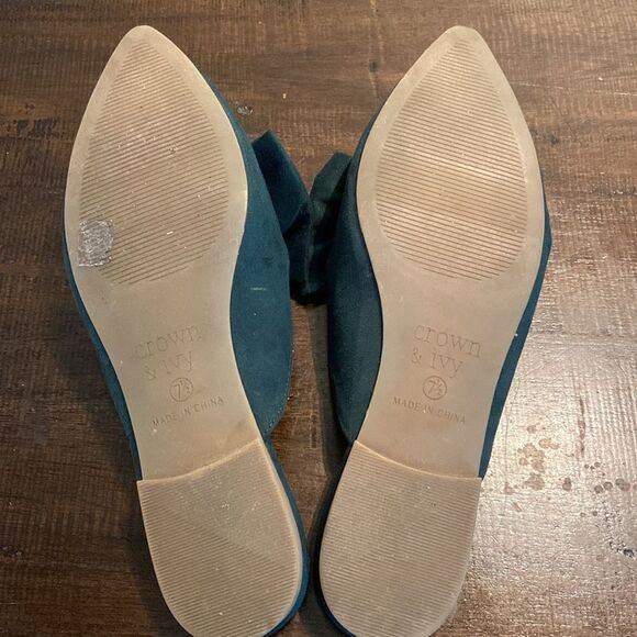 Crown & Ivy Women's Green Bow Mules - Picture 5 of 6